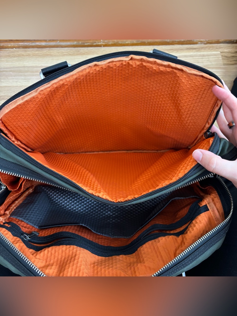 Tumi Alpha Bravo Men's Andersen Slim Commuter Brief Passenger Bag Green/Orange - Picture 9 of 10